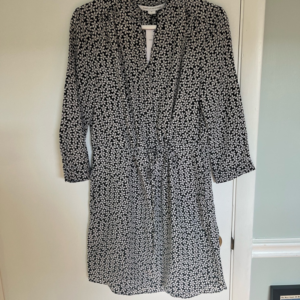 DIANEvonFURSTENBERG Freys Silk Dress black and white floral print.